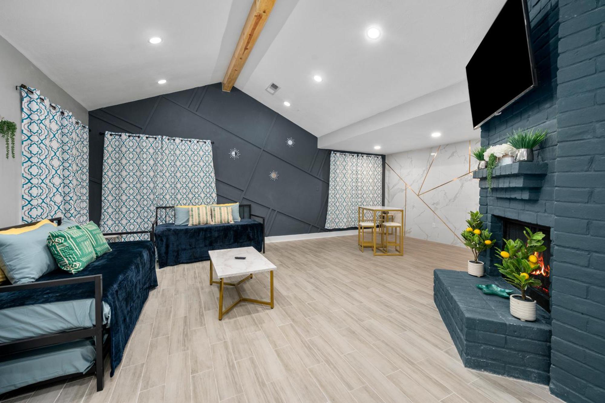 Chic Urban In The Heart Of Houston