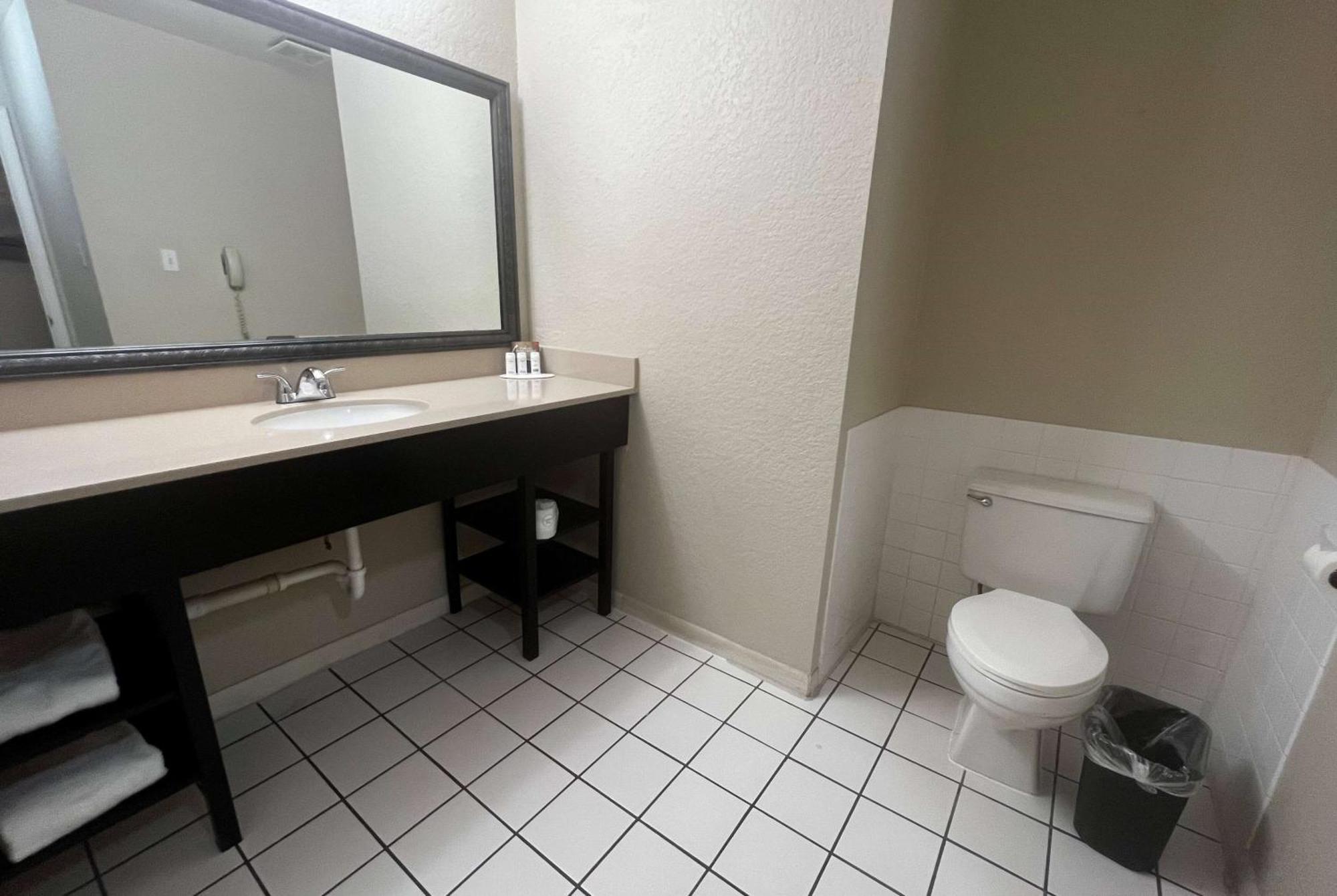 Baymont By Wyndham Houston/westchase Hotel Houston