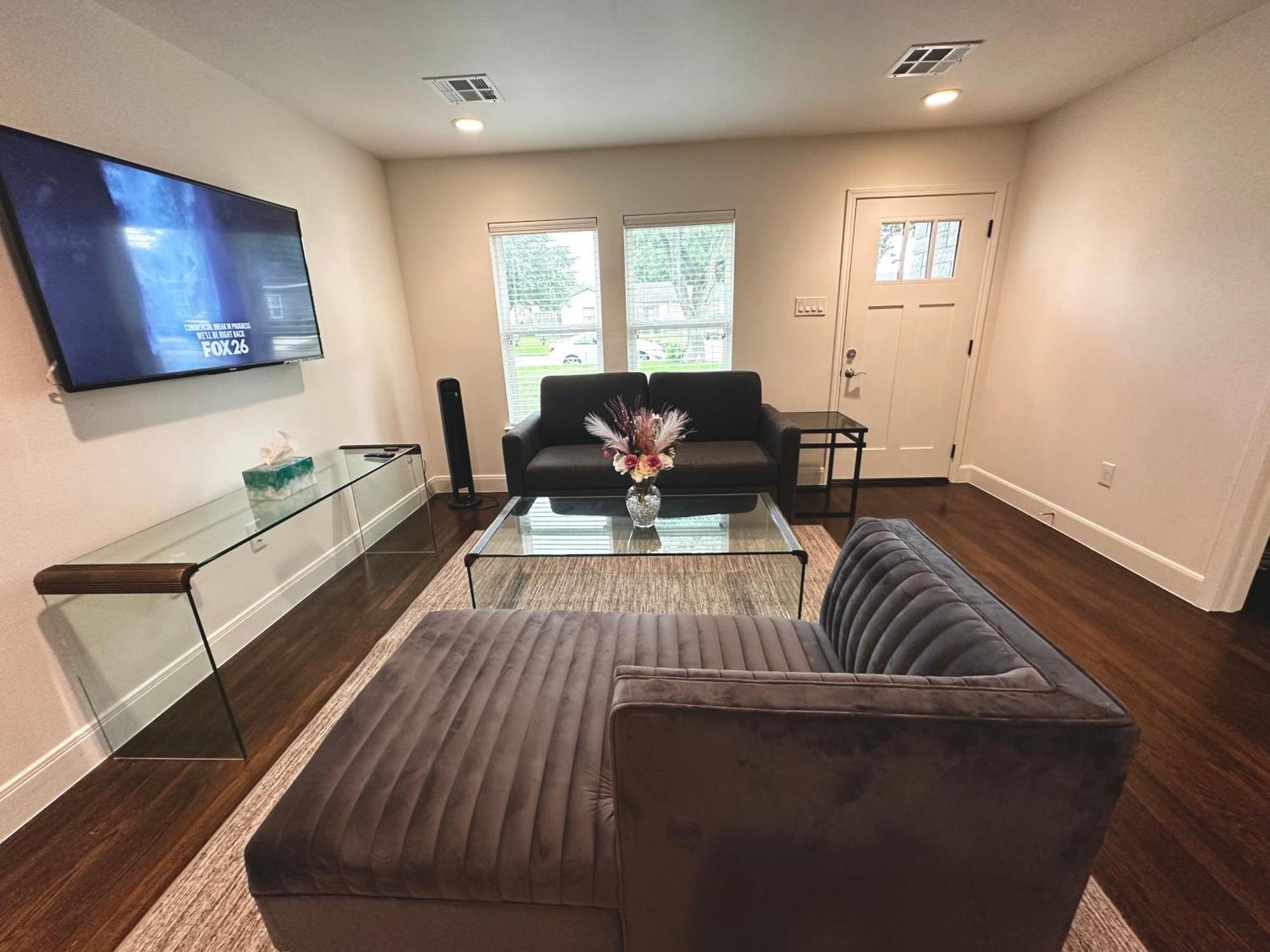 Apartment 4 Bedroom Retreat 20 Minutes From Nrg Stadium And Hobby Airport