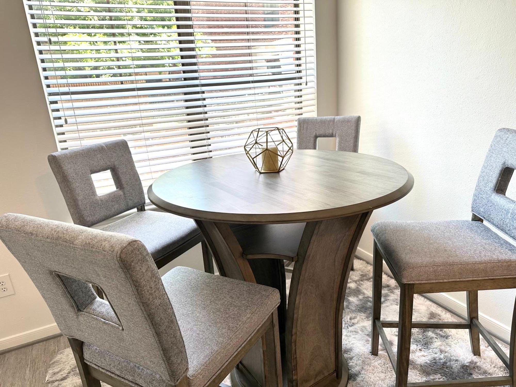 Downtown Dazzle 2 Bedroom Apartment