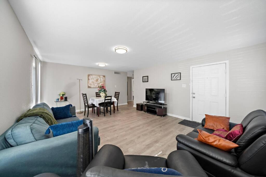 Cozy, Dedicated Workspace, Fast Wi-fi Houston