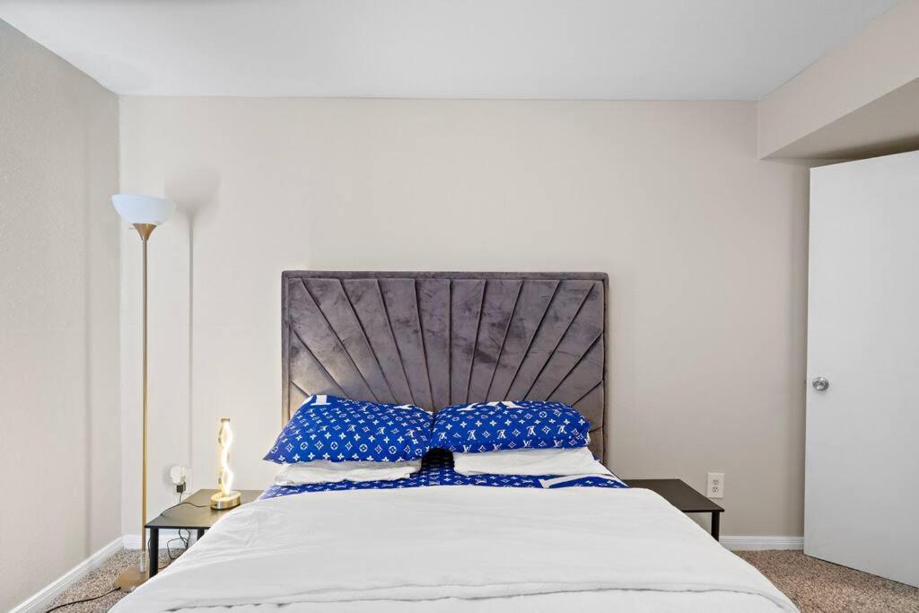Cozy, Dedicated Workspace, Fast Wi-fi *