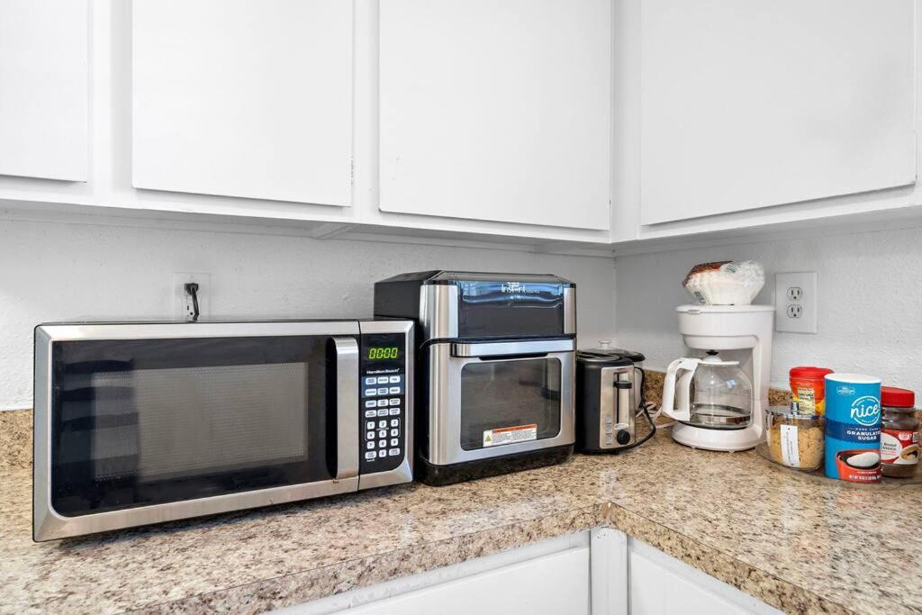 Cozy, Dedicated Workspace, Fast Wi-fi Houston