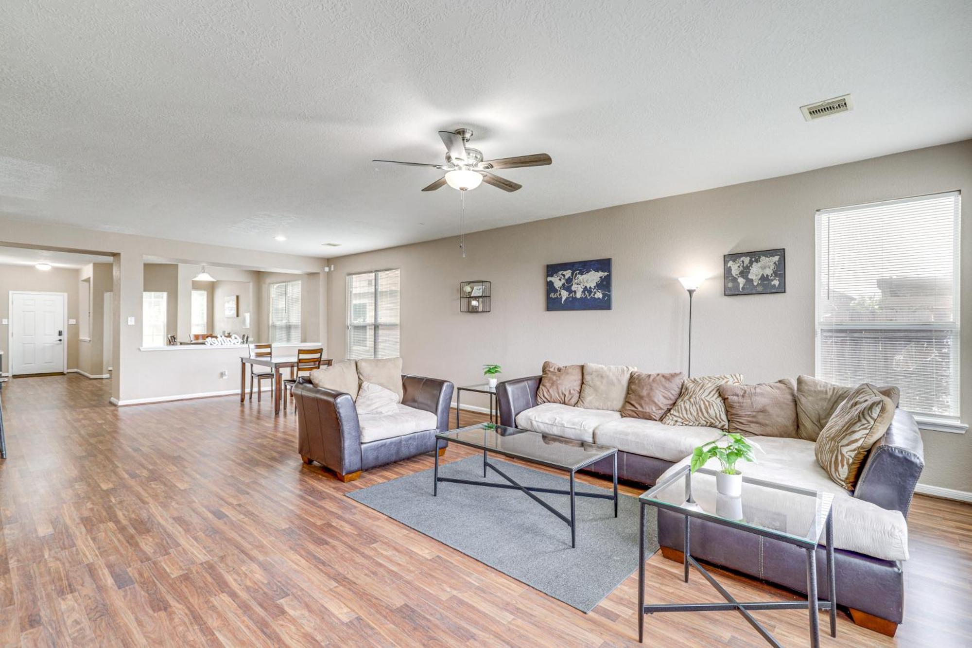 Spacious With Pool Access, Fenced Yard! *