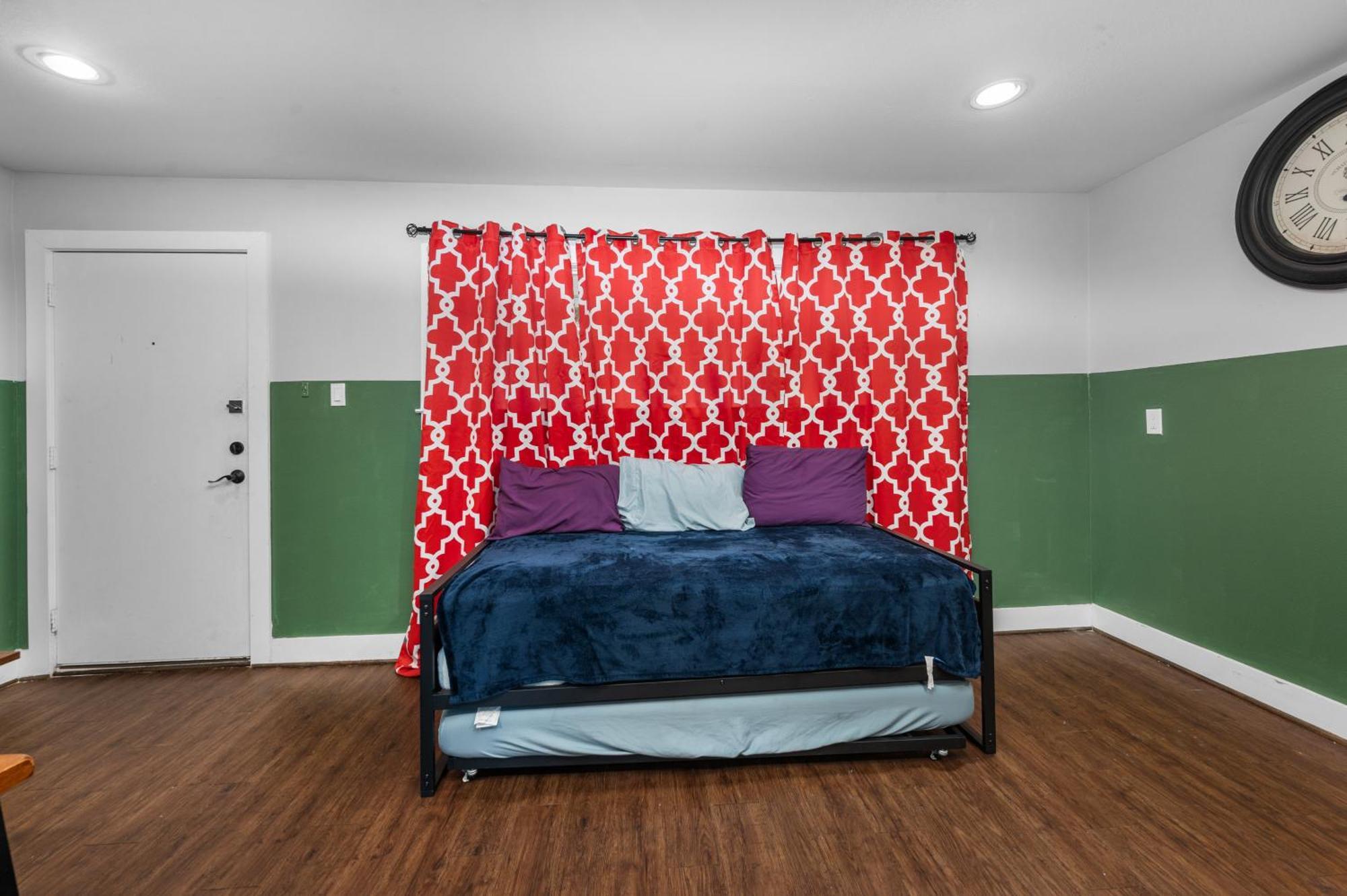 Rustic 1br Near Medcenter-uh-nrg *