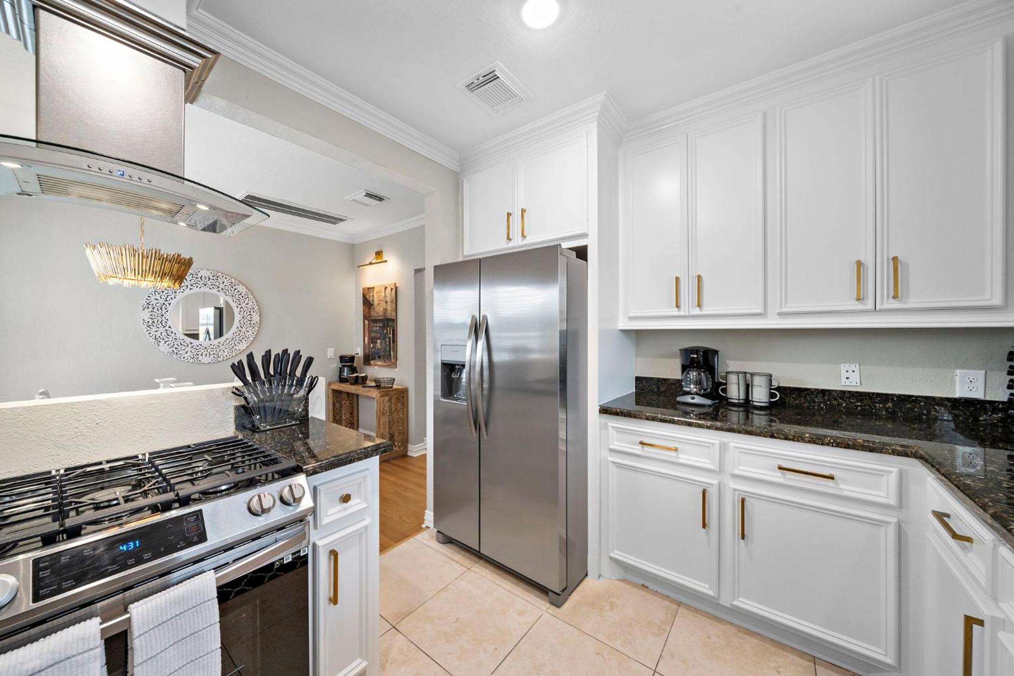 The Queen's Gambit Ii Apartment *