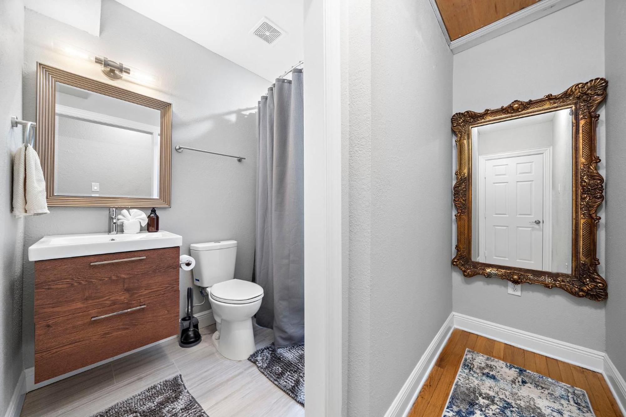 The Queen's Gambit Ii Apartment Houston