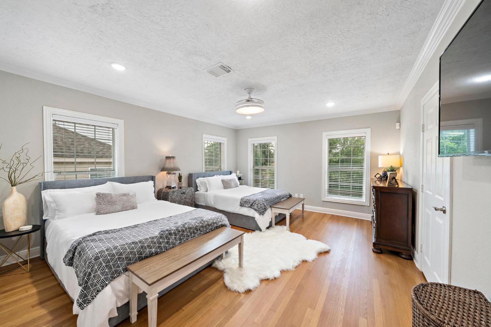 The Queen's Gambit Ii Apartment Houston