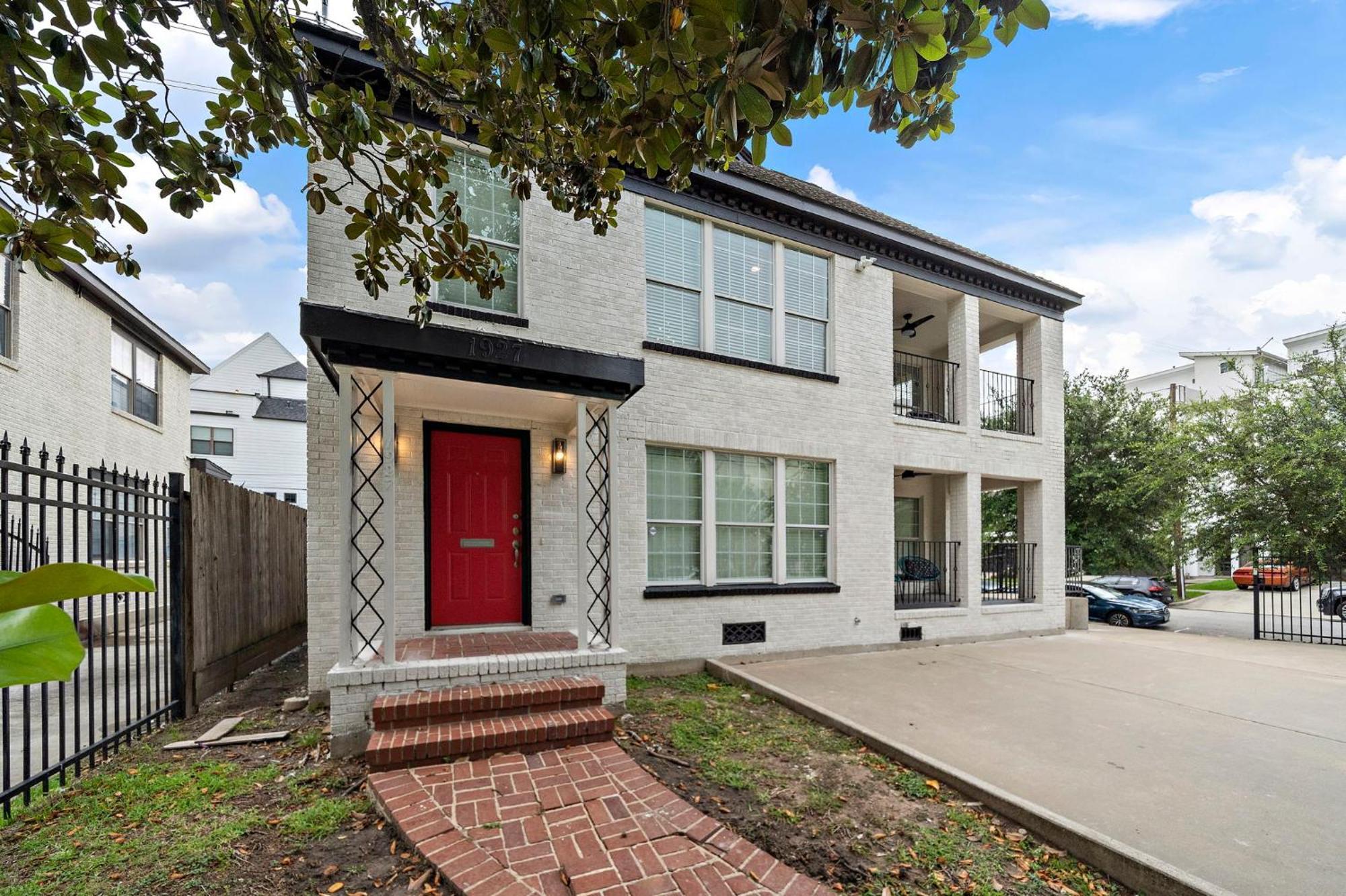 The Queen's Gambit Ii Apartment Houston