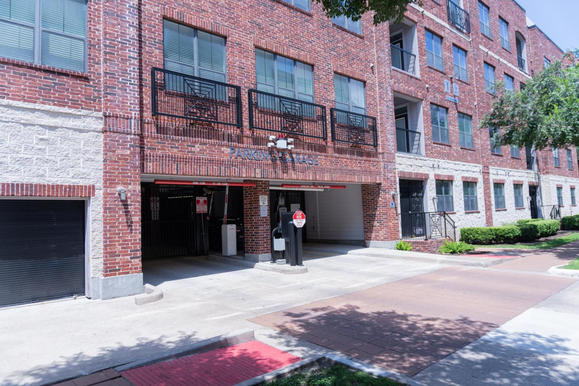 Luxurious One Bedroom One Bath Midtown *
