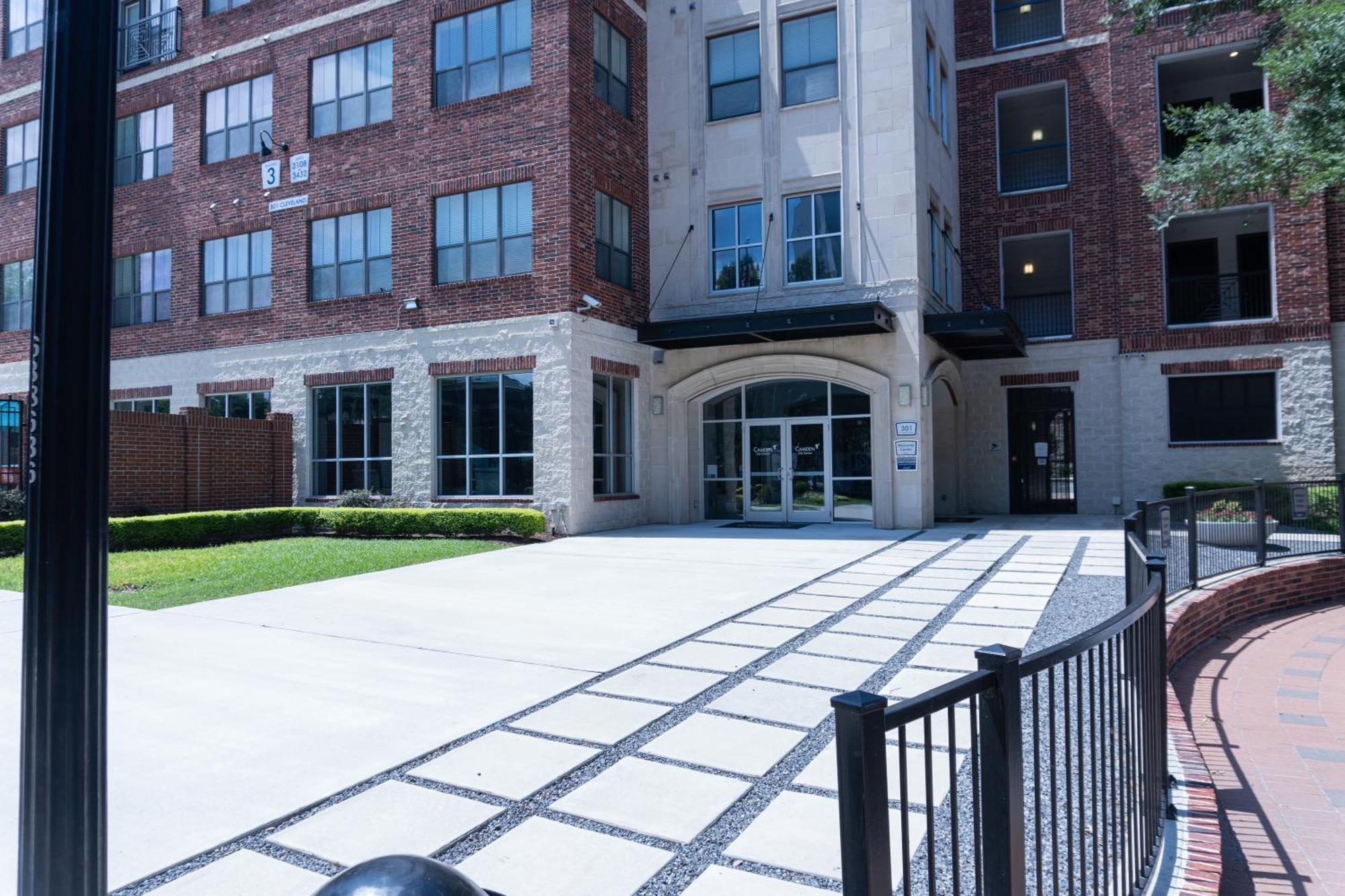 Luxurious One Bedroom One Bath Midtown Houston