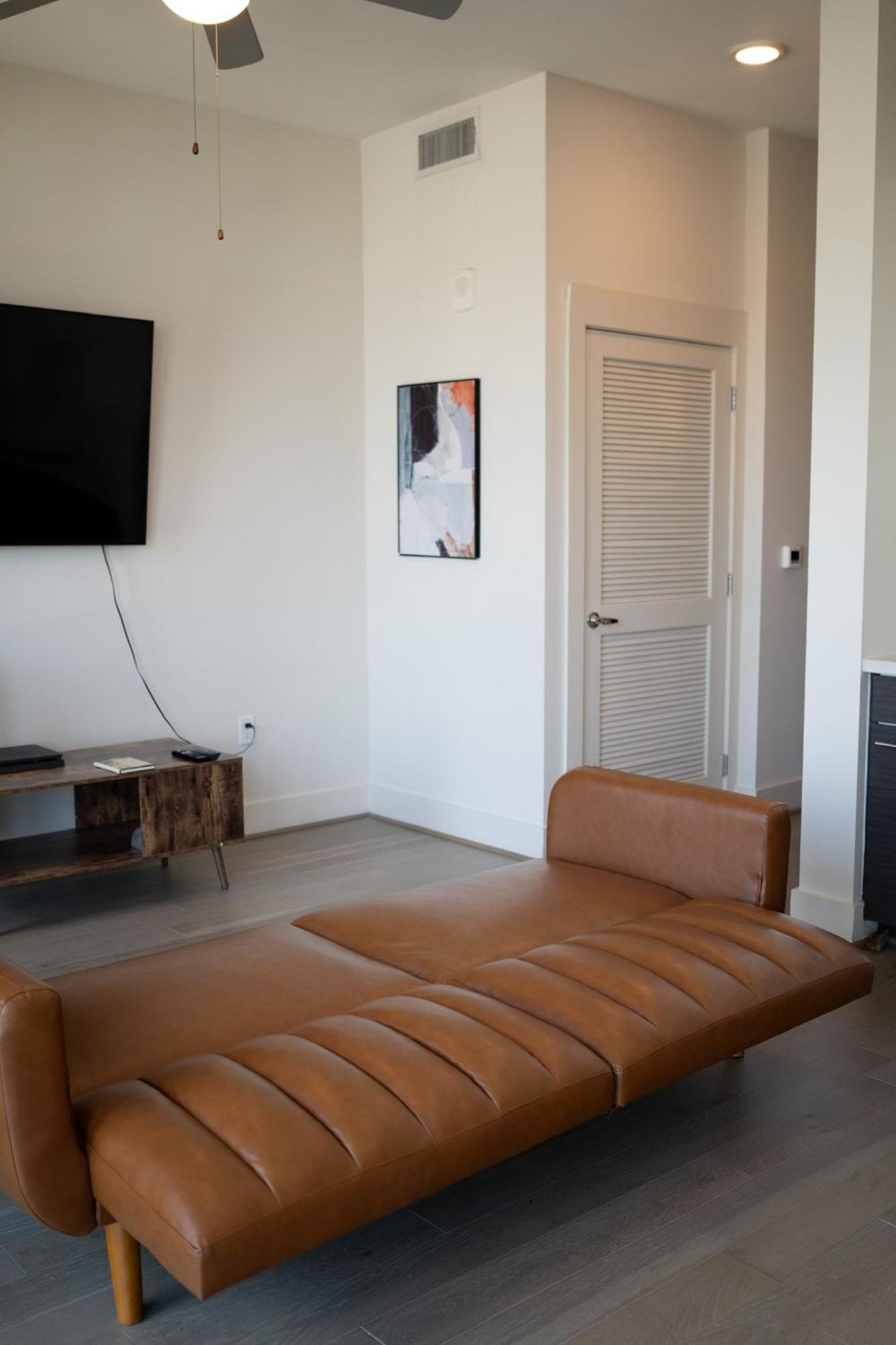 5 Min From Everything! Pool, Gym, Balcony *
