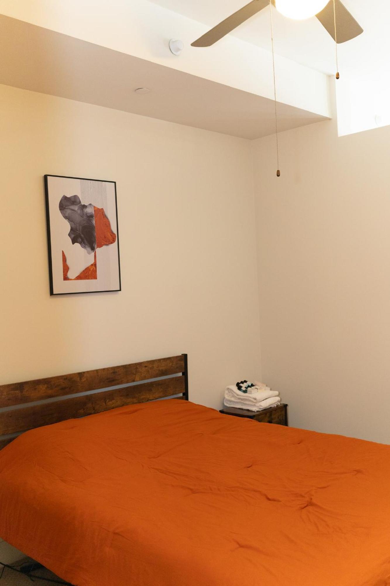 5 Min From Everything! Pool, Gym, Balcony Apartment