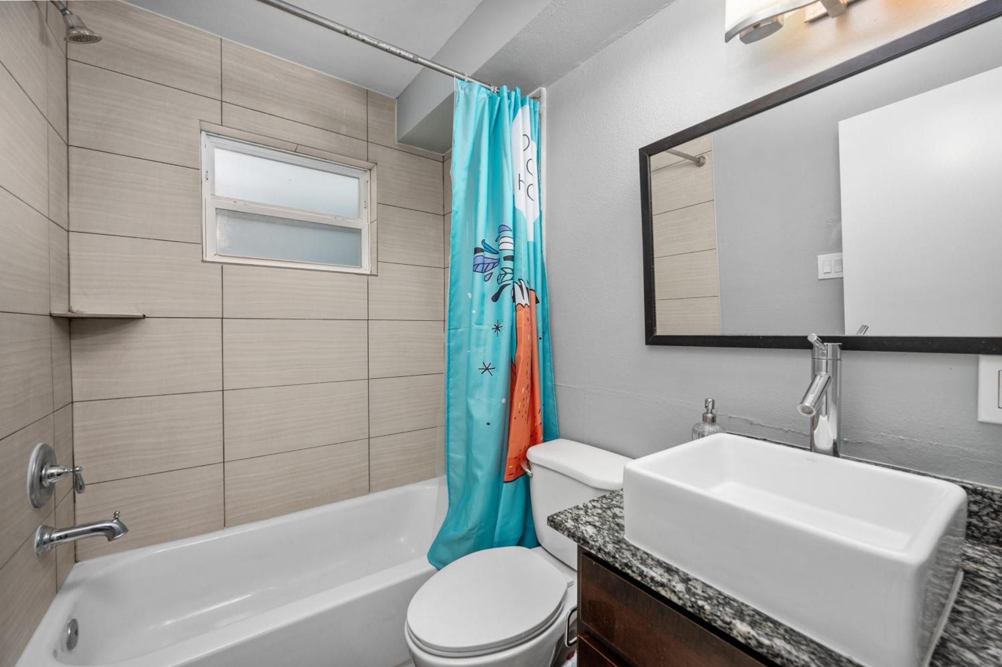 1br With Fully Equipped Kitchen Close To Major Attractions Apartment