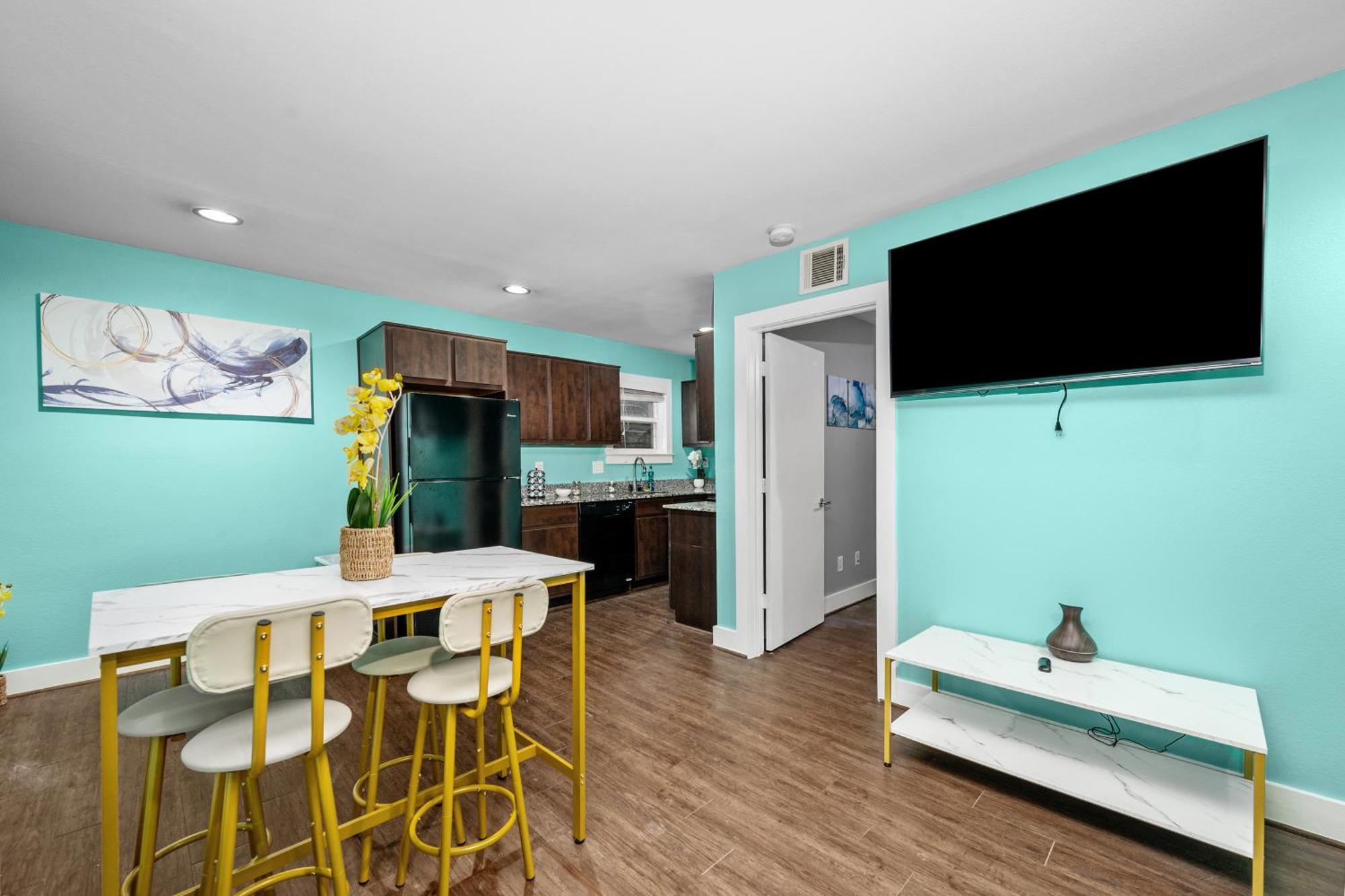 1br With Fully Equipped Kitchen Close To Major Attractions