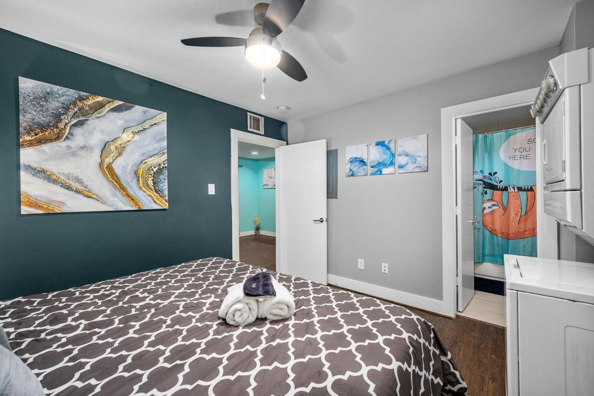 Apartment 1br With Fully Equipped Kitchen Close To Major Attractions *