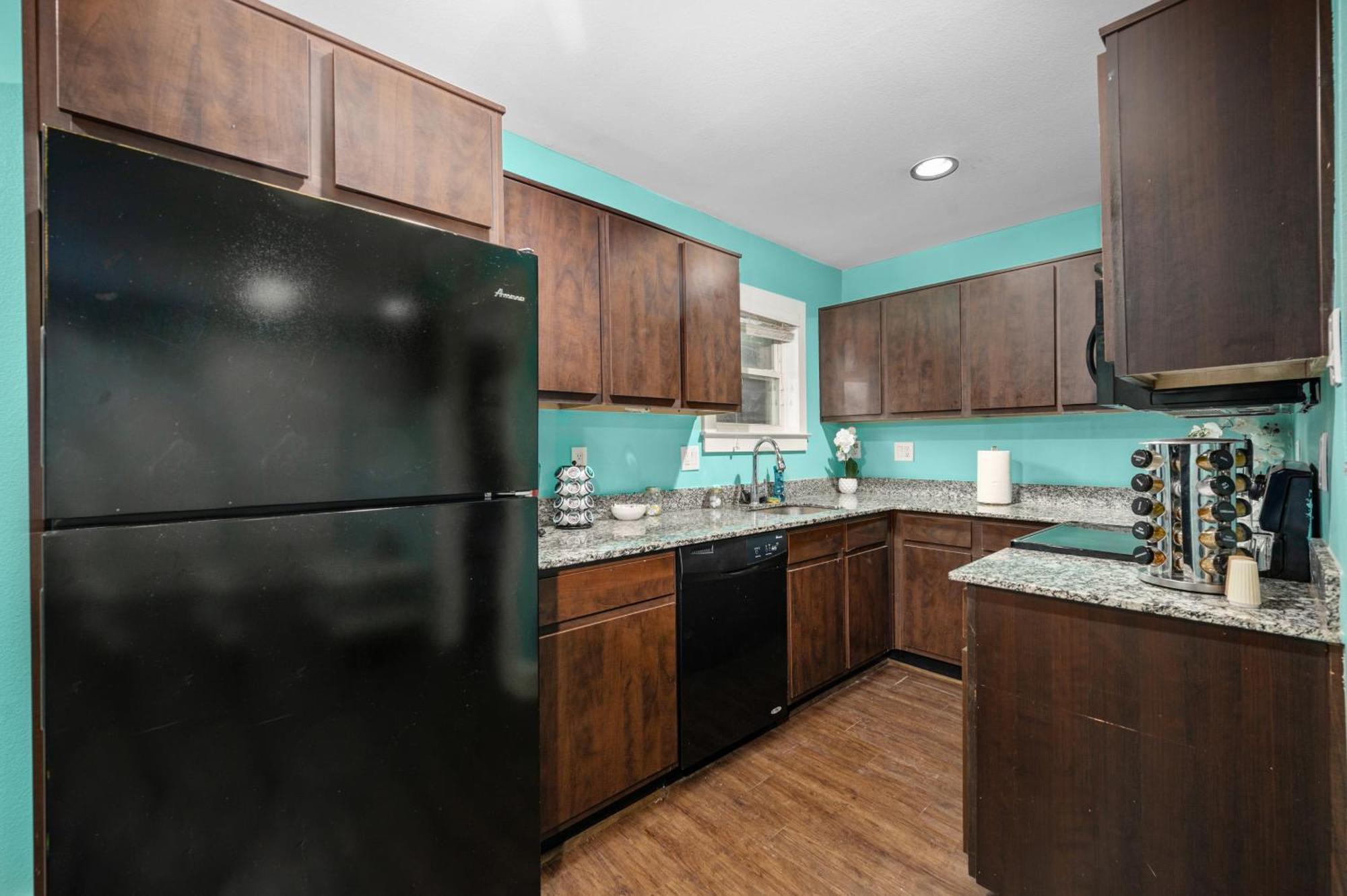 1br With Fully Equipped Kitchen Close To Major Attractions Apartment
