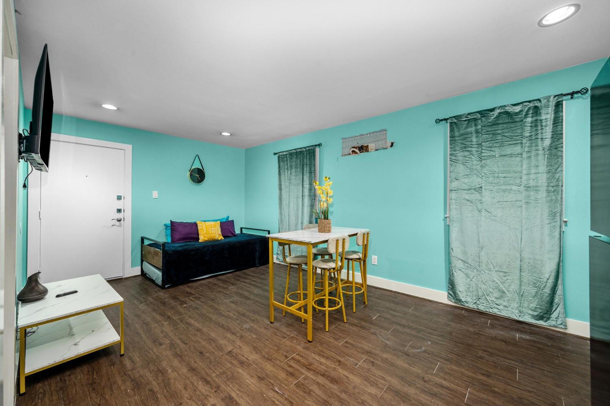 1br With Fully Equipped Kitchen Close To Major Attractions Apartment