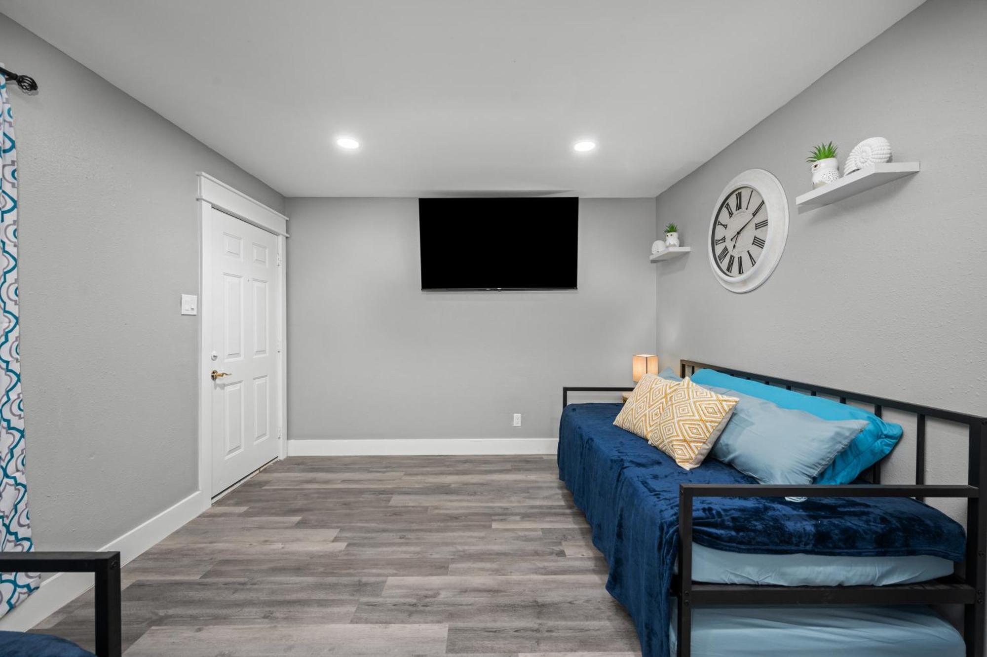 Comfortable 2br In Vibrant Heights *