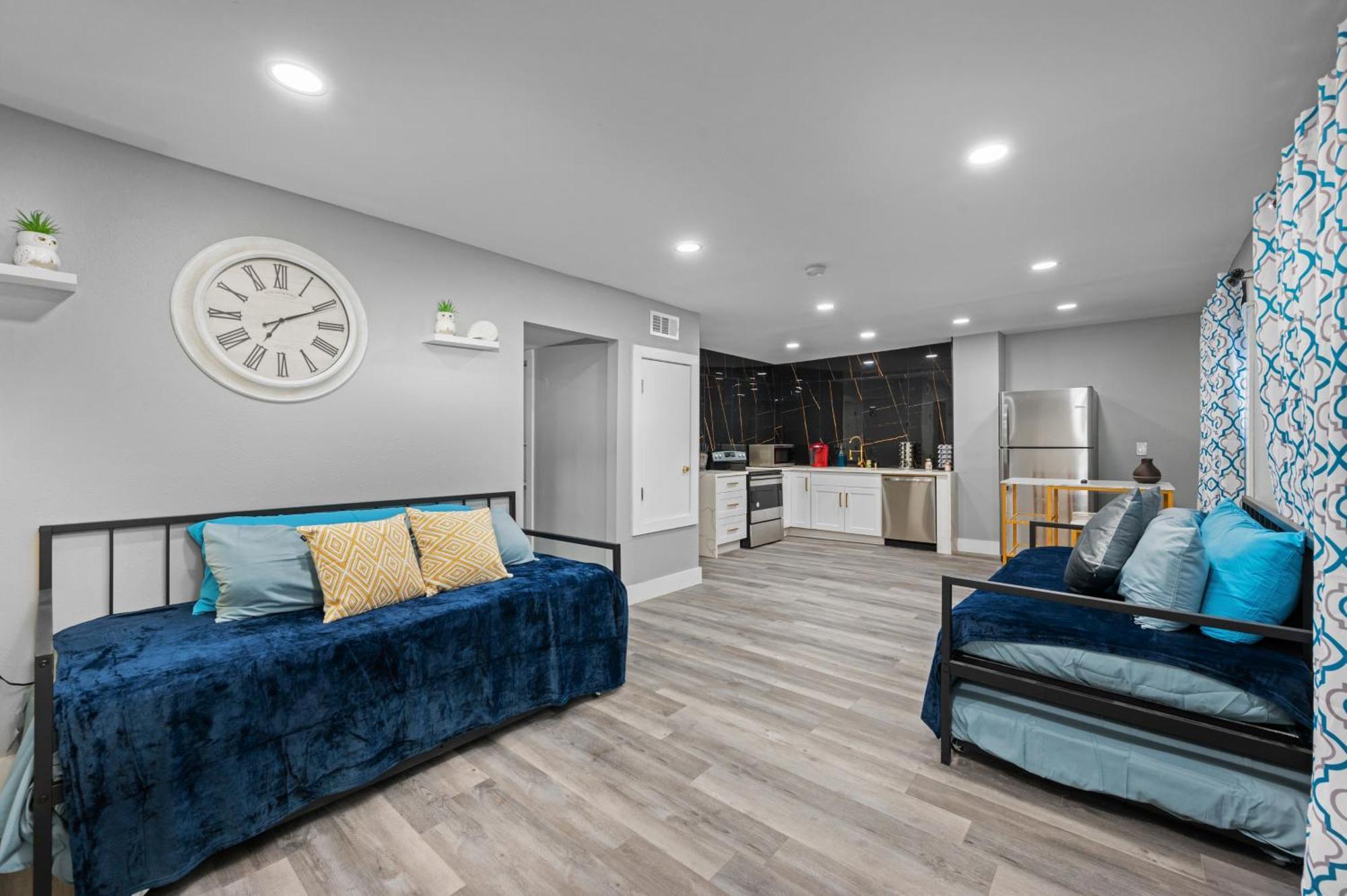 Comfortable 2br In Vibrant Heights Apartment *