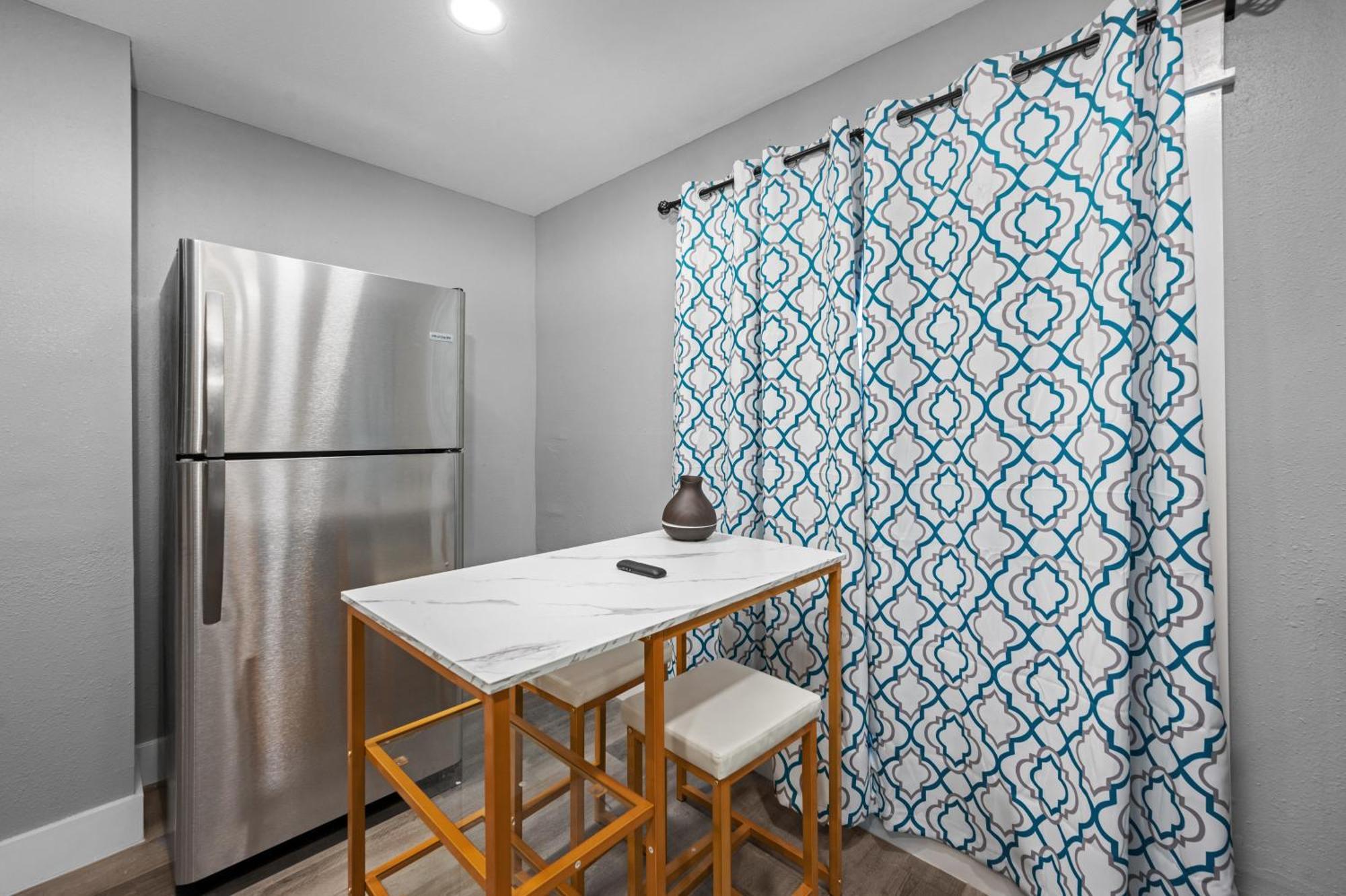 Comfortable 2br In Vibrant Heights