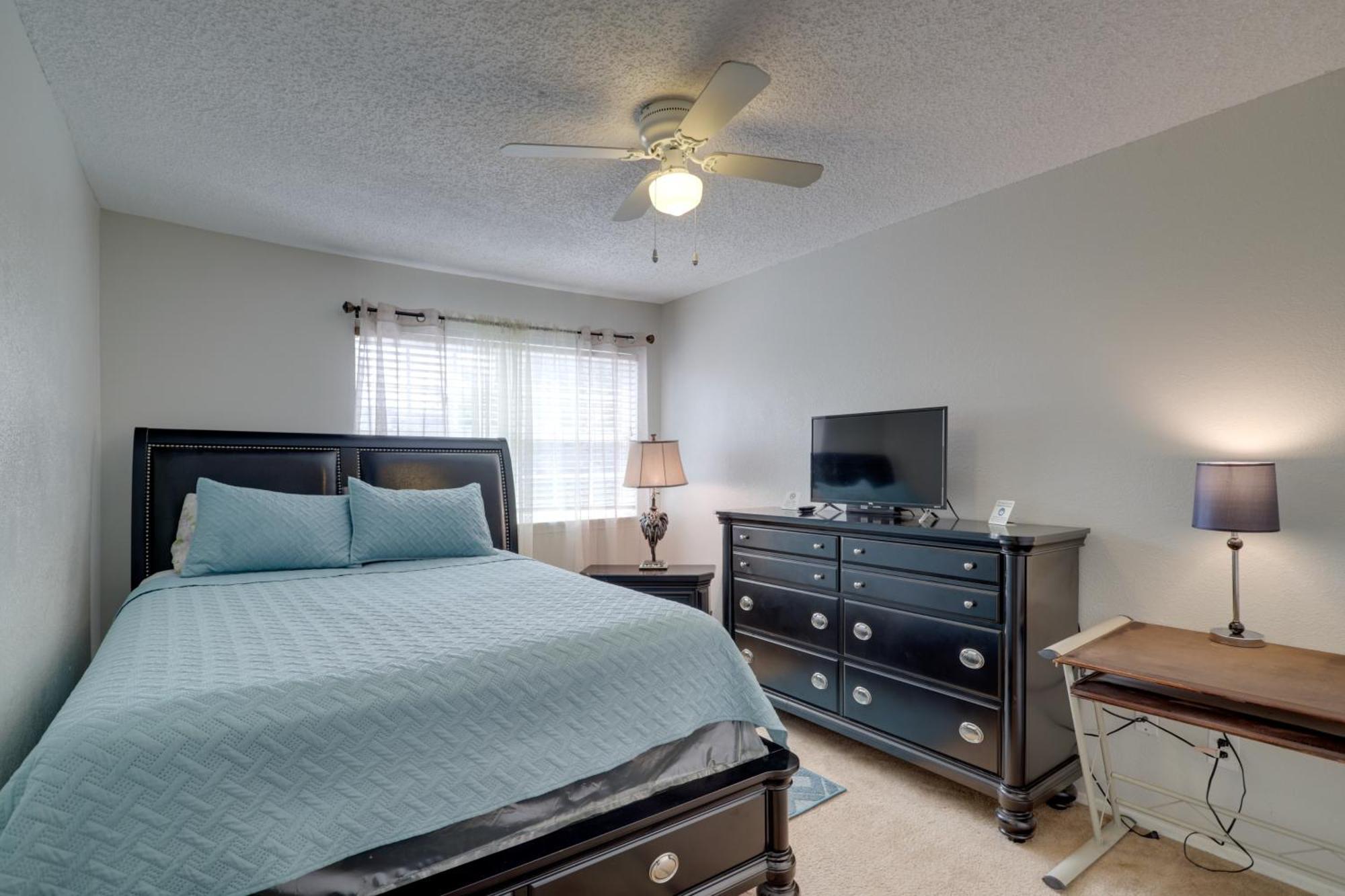 Townhome With Patio 4 Mi To Airport