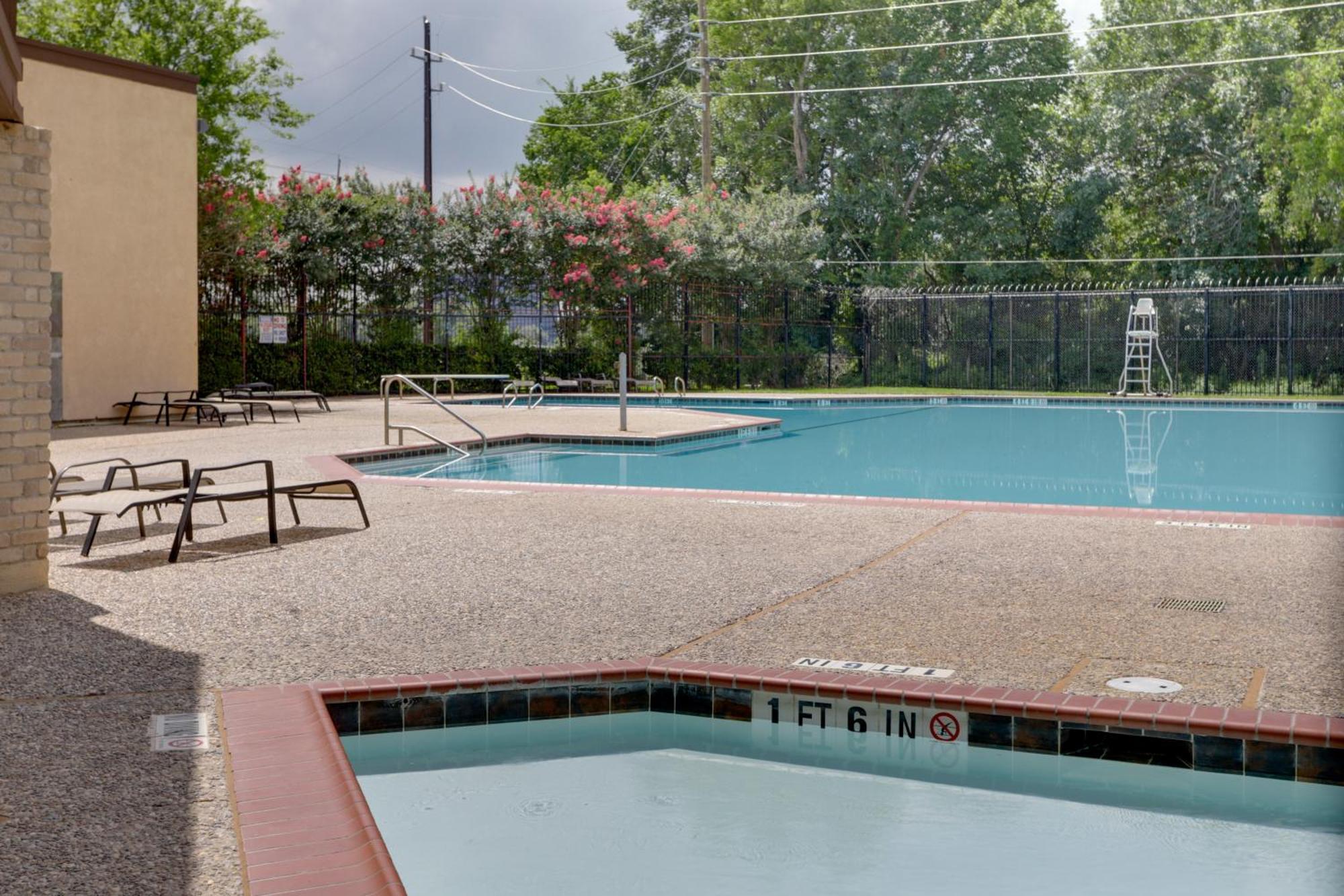 Townhome With Patio 4 Mi To Airport Holiday home Houston