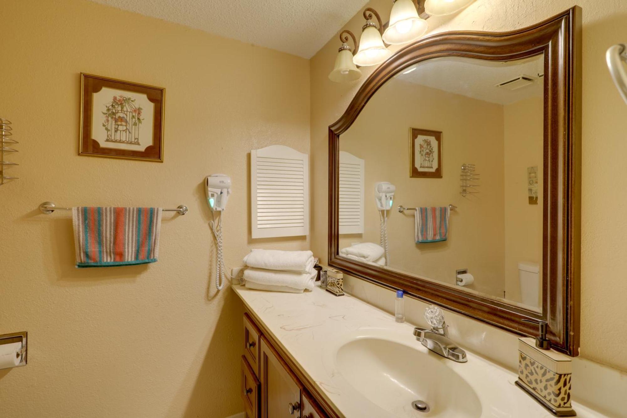 Townhome With Patio 4 Mi To Airport Houston