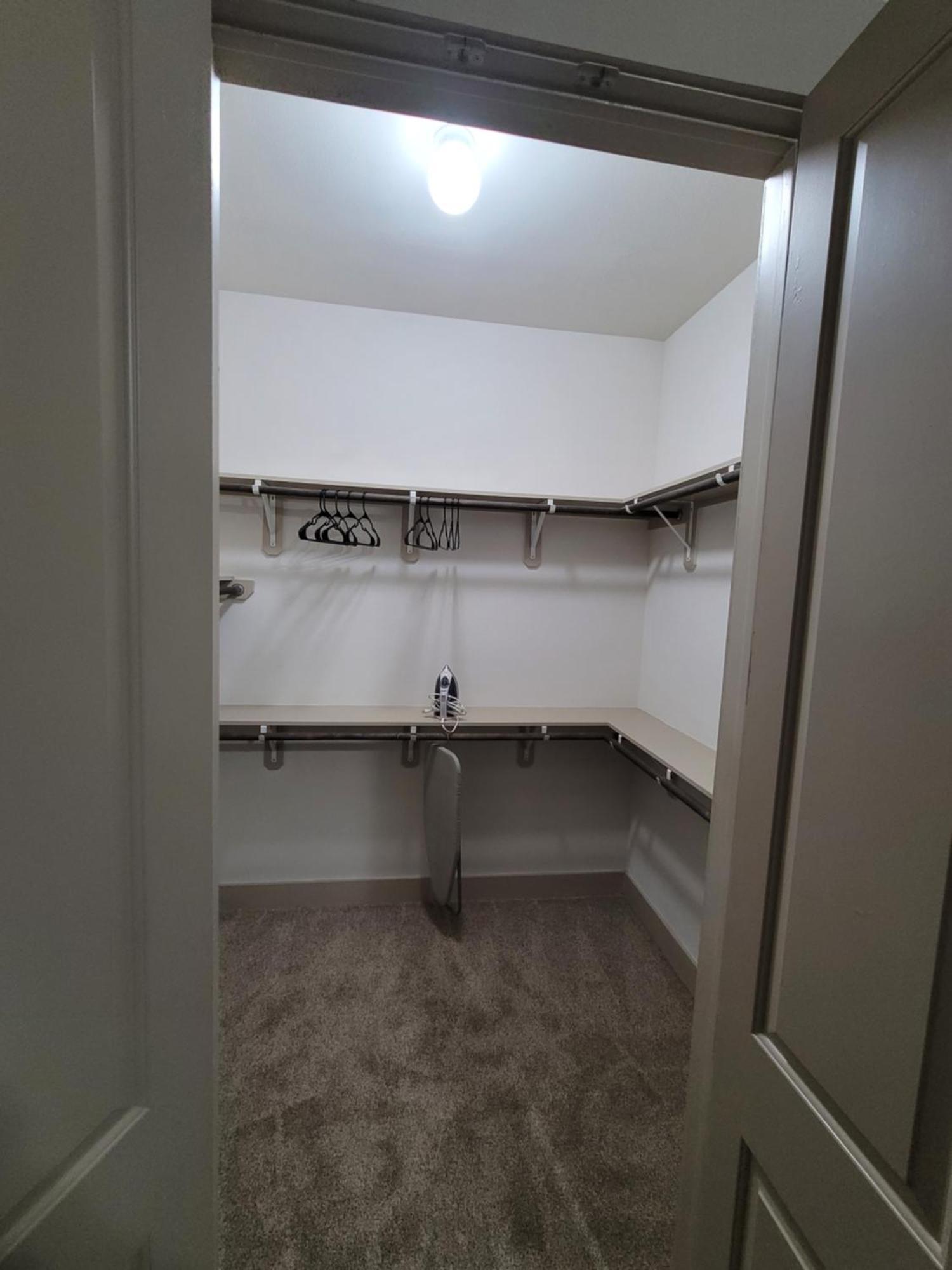 Apartment A Downright Downtown Delite