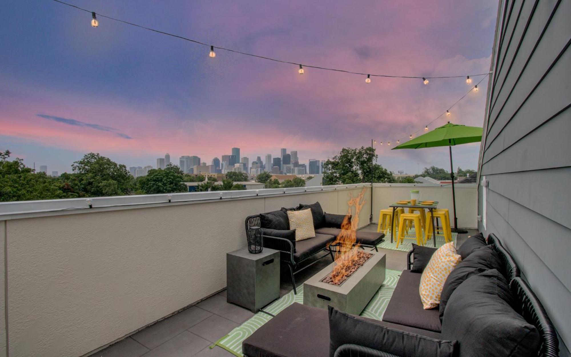3bd-rooftop Movie Theater-bbq-retro Music Theme-downtown 8mins Holiday home