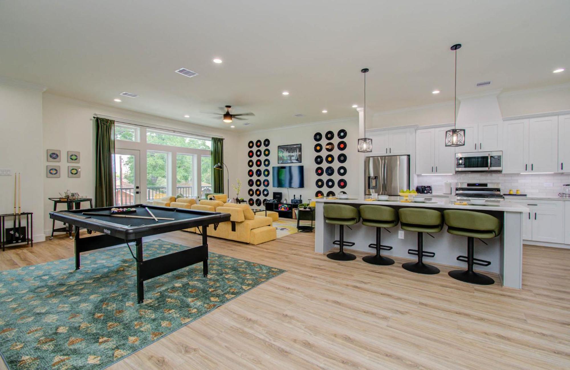 3bd-rooftop Movie Theater-bbq-retro Music Theme-downtown 8mins Holiday home Houston