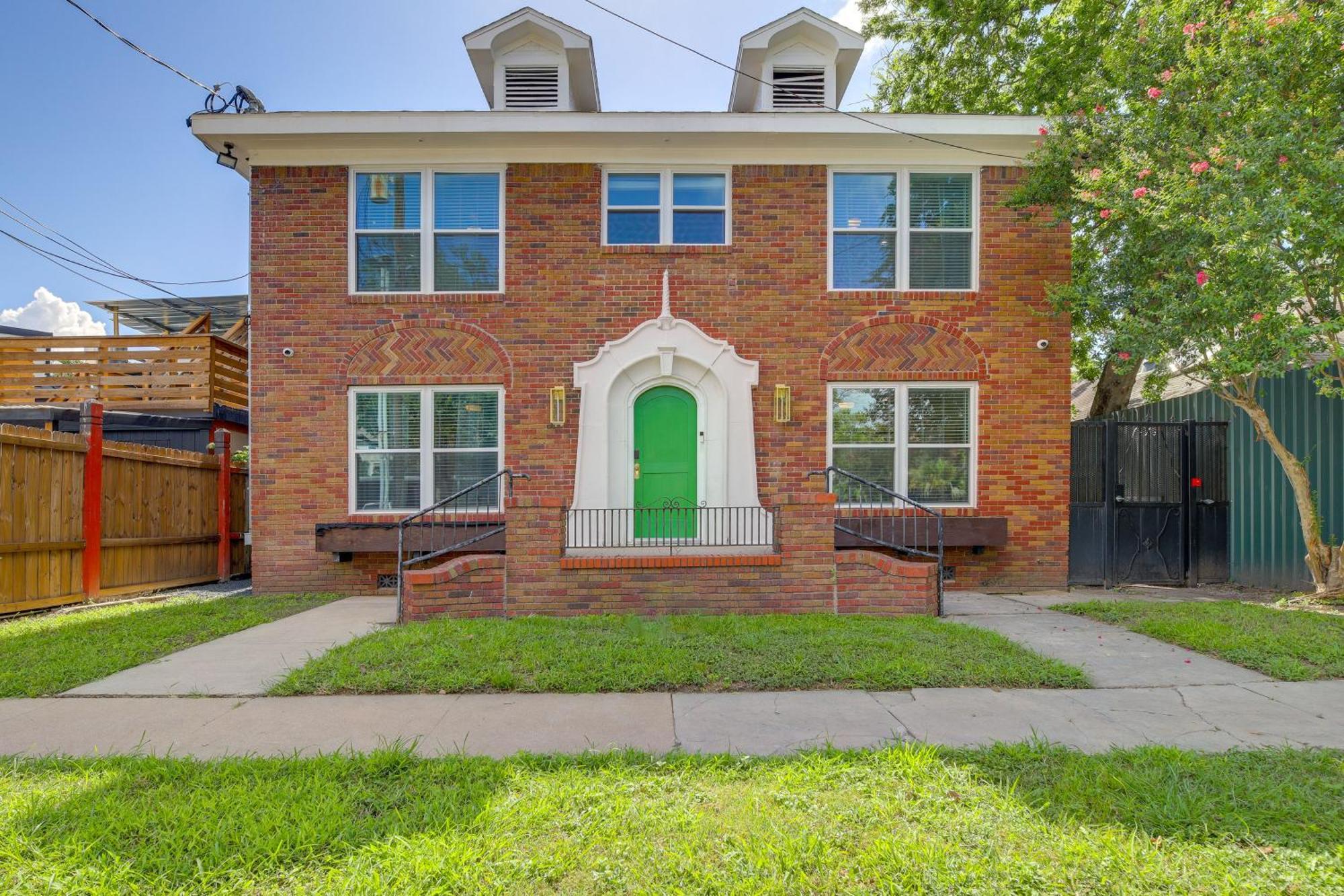 With Furnished Patio! Houston
