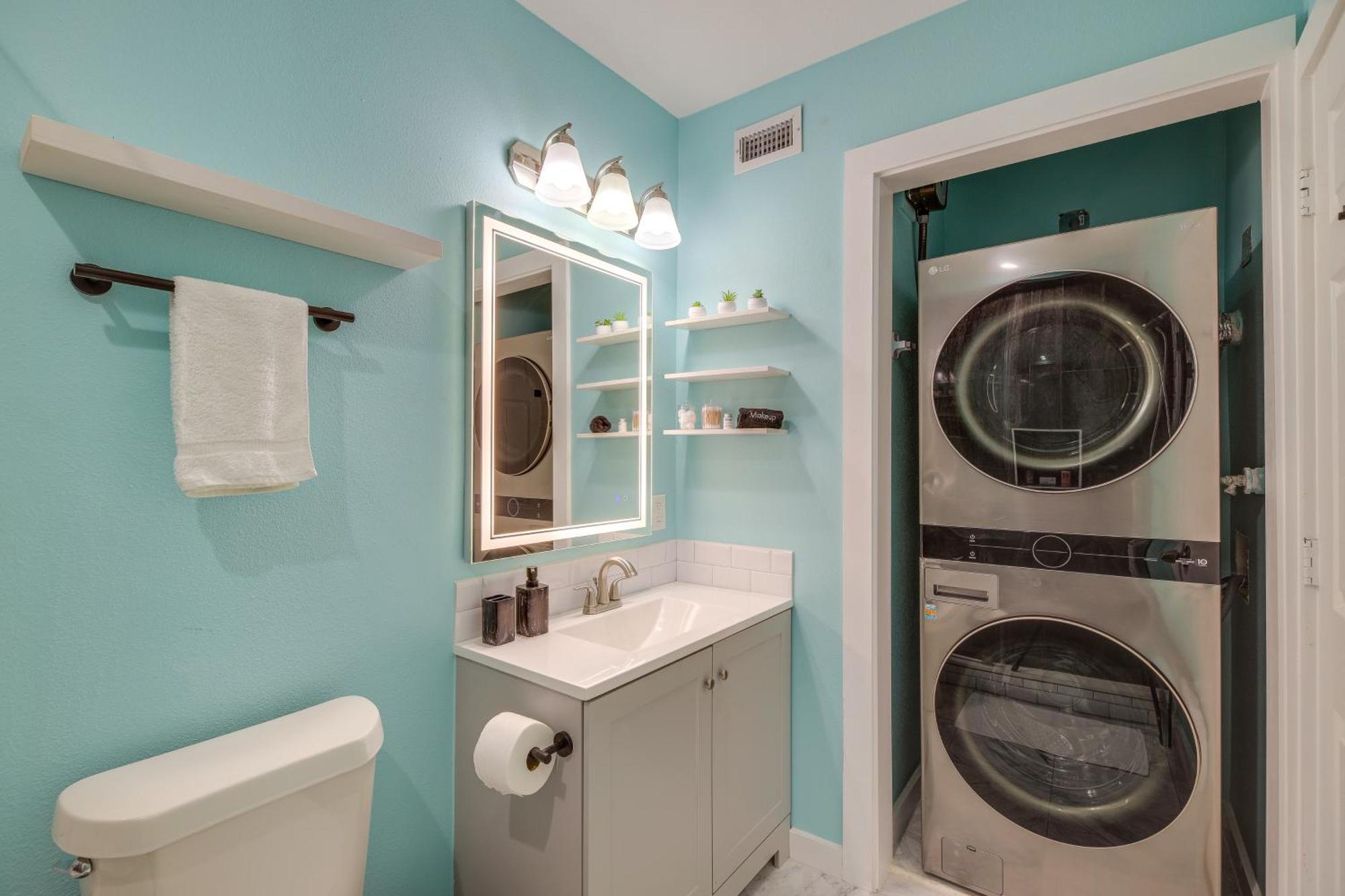 Apartment With Furnished Patio! Houston