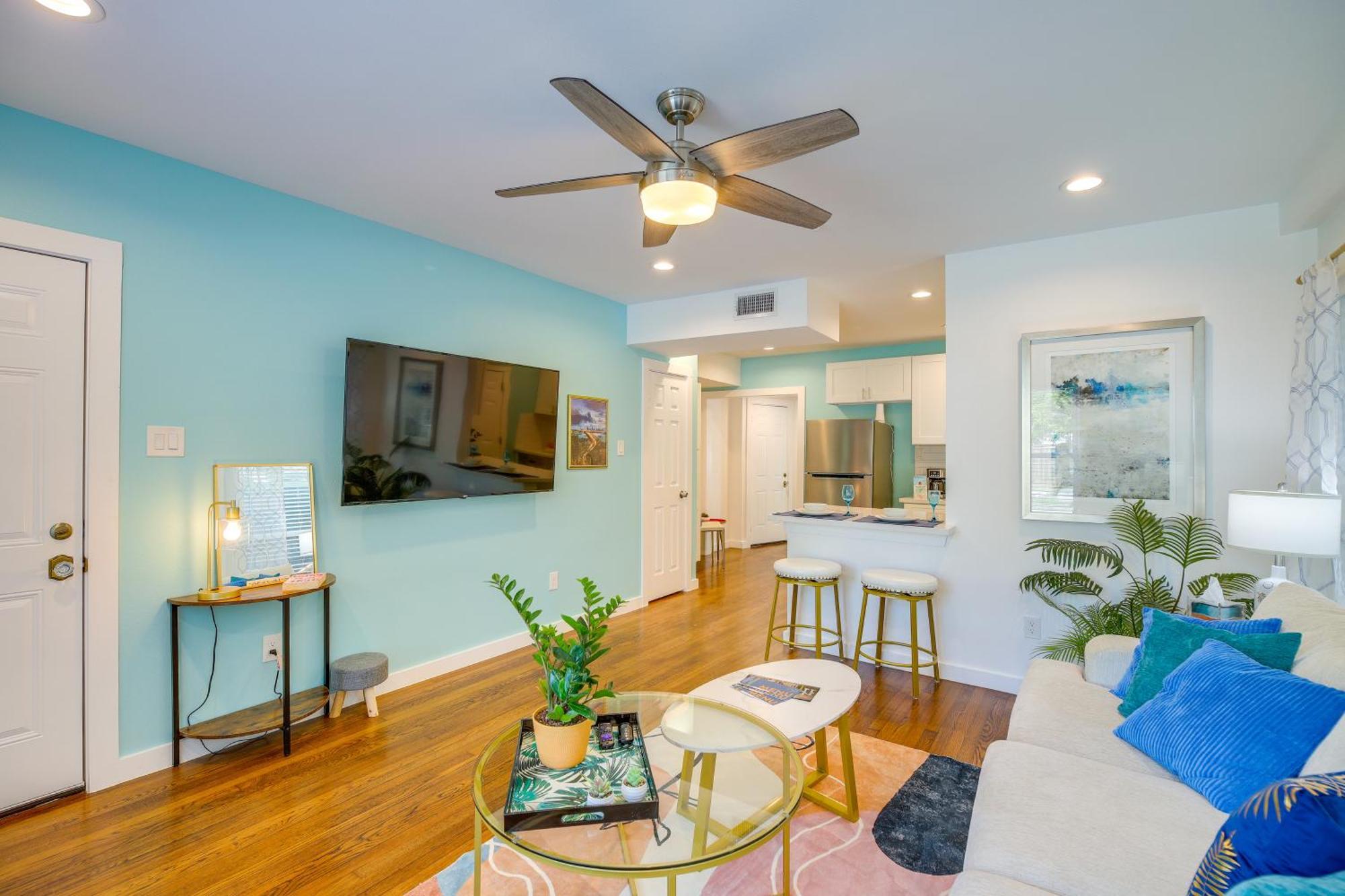Apartment With Furnished Patio! *