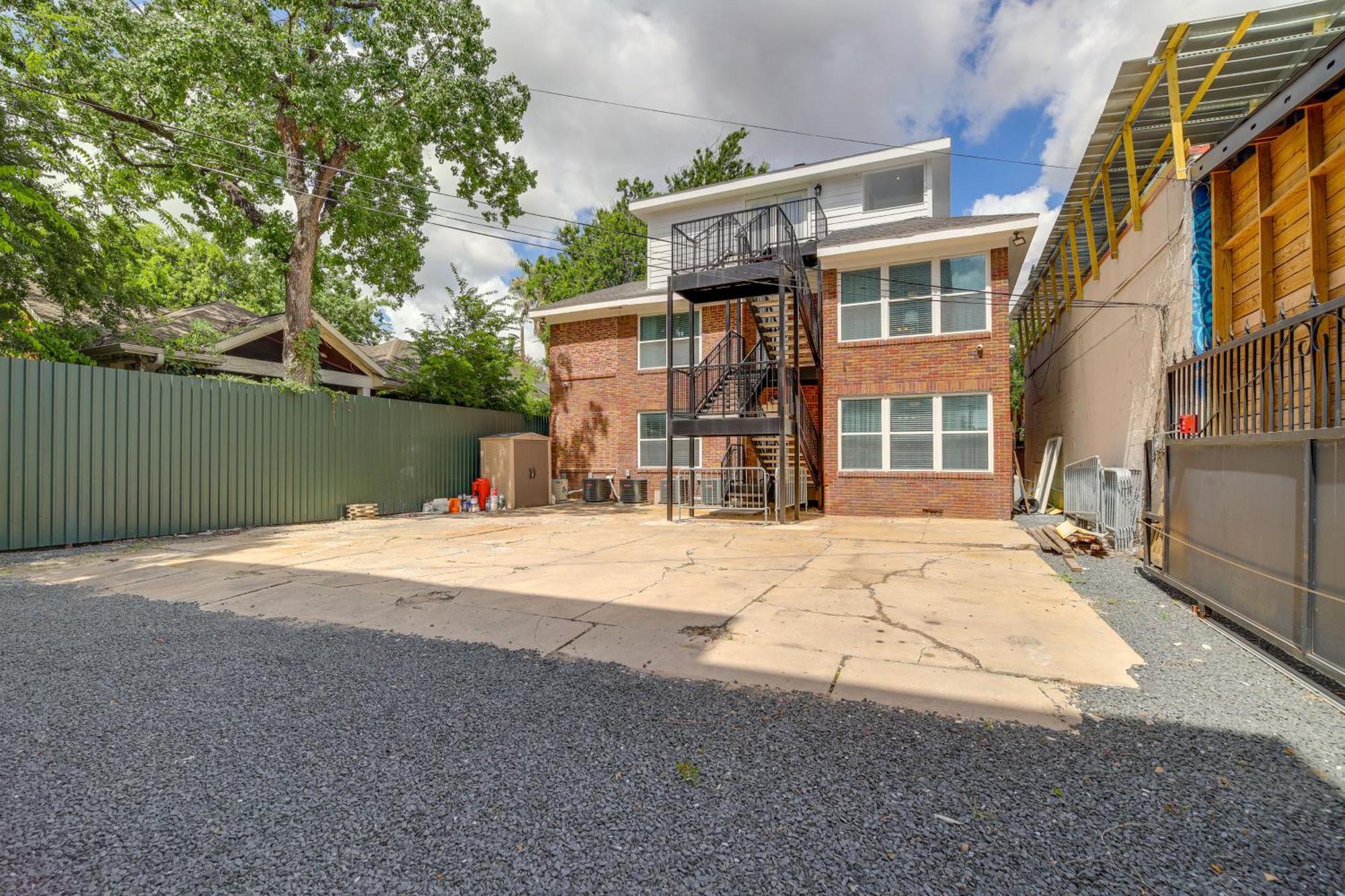With Furnished Patio! Apartment *