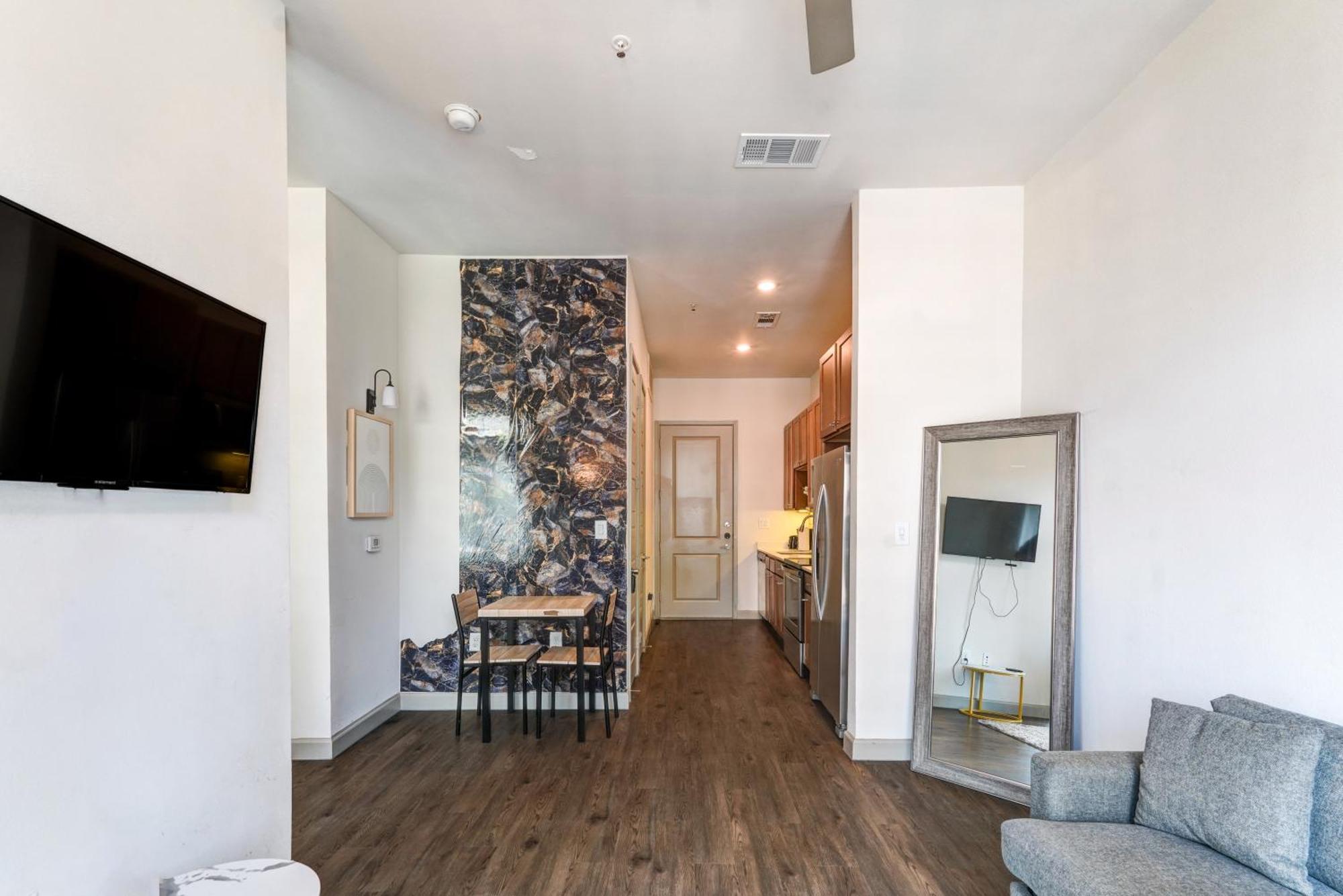Cozy Downtown Petok Free Wi-fi Free Parking *