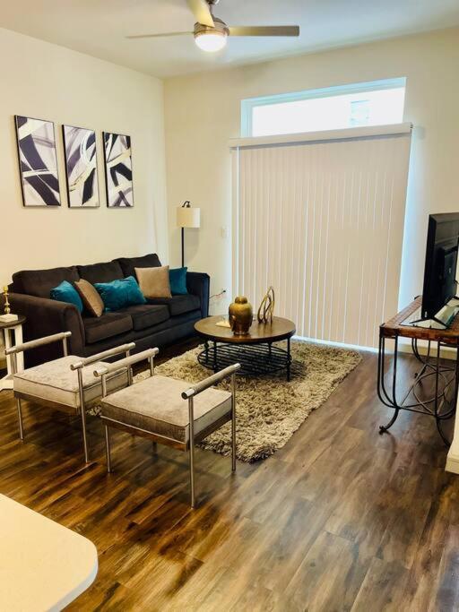 Apt In The Heart Of Dtwn Hou Free Parking Houston