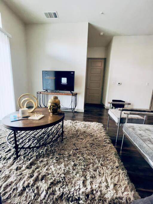 Apartment Apt In The Heart Of Dtwn Hou Free Parking *