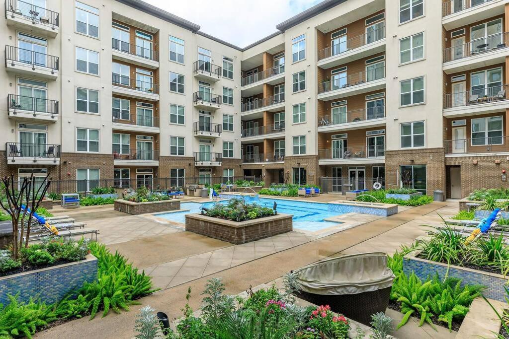 Apt In The Heart Of Dtwn Hou Free Parking Houston
