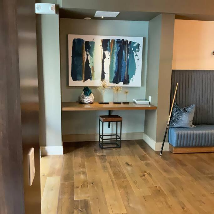 Apt In The Heart Of Dtwn Hou Free Parking Apartment