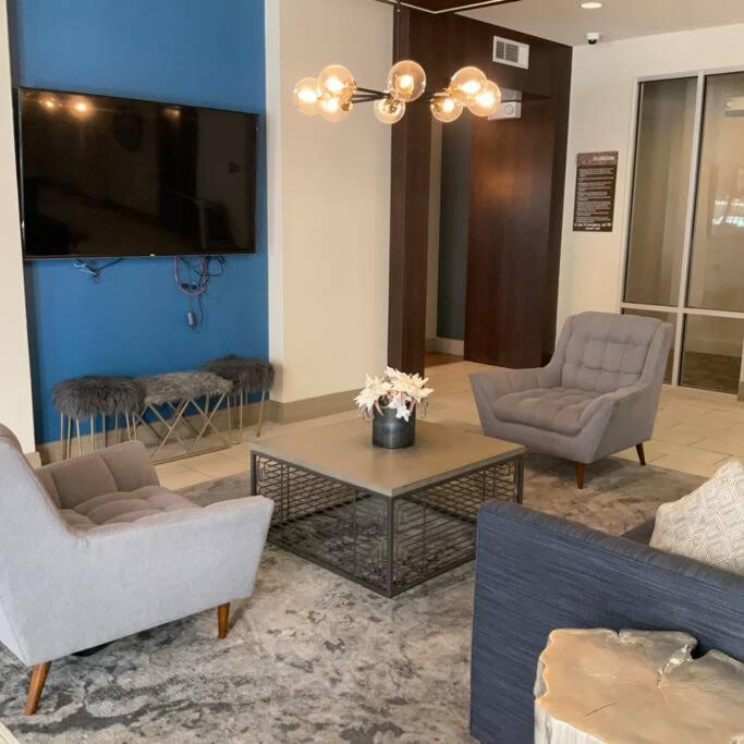 Apartment Apt In The Heart Of Dtwn Hou Free Parking