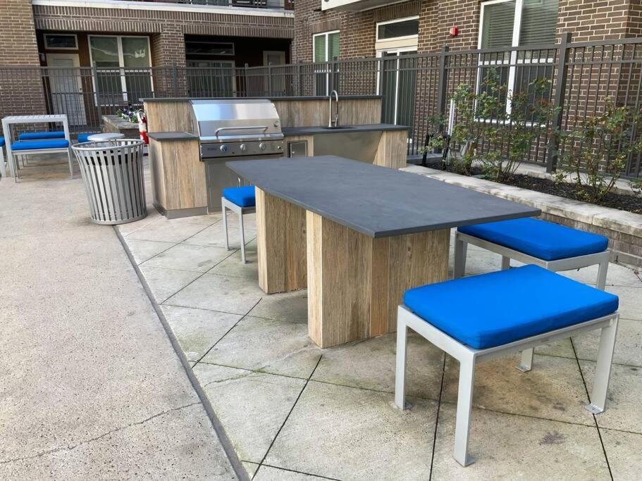 Apt In The Heart Of Dtwn Hou Free Parking Apartment Houston