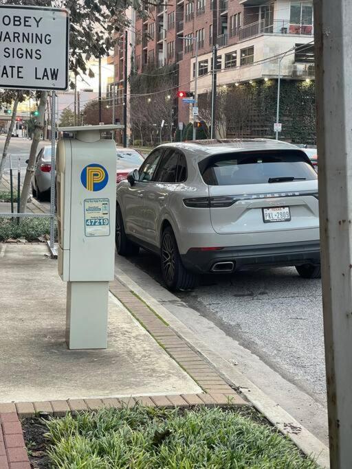 Apartment Apt In The Heart Of Dtwn Hou Free Parking Houston
