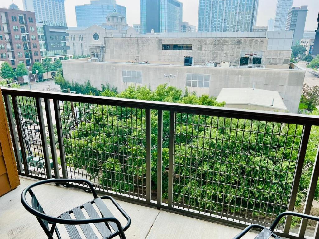 Downtown Apart 1 Bed 1 Bath Free Parking Apartment *