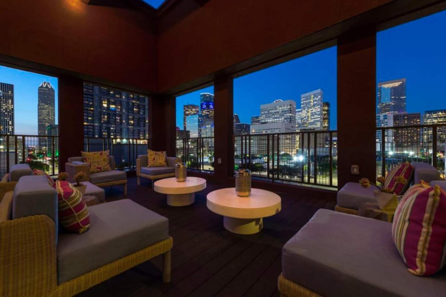 Downtown Apart 1 Bed 1 Bath Free Parking Apartment