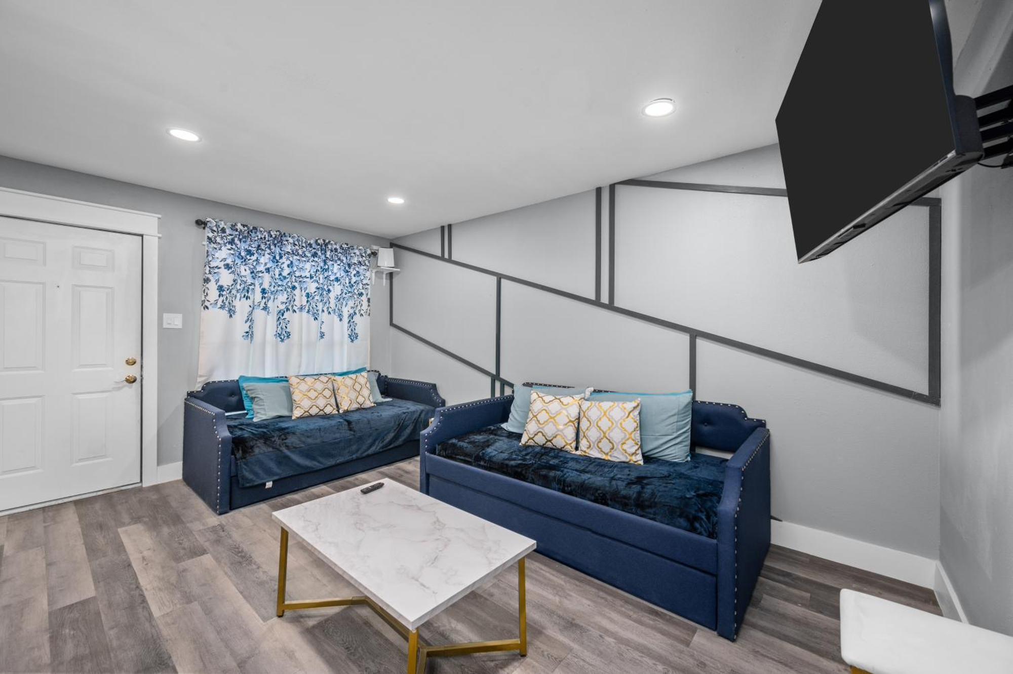 Charming 1br Heights With Pool And Free Park