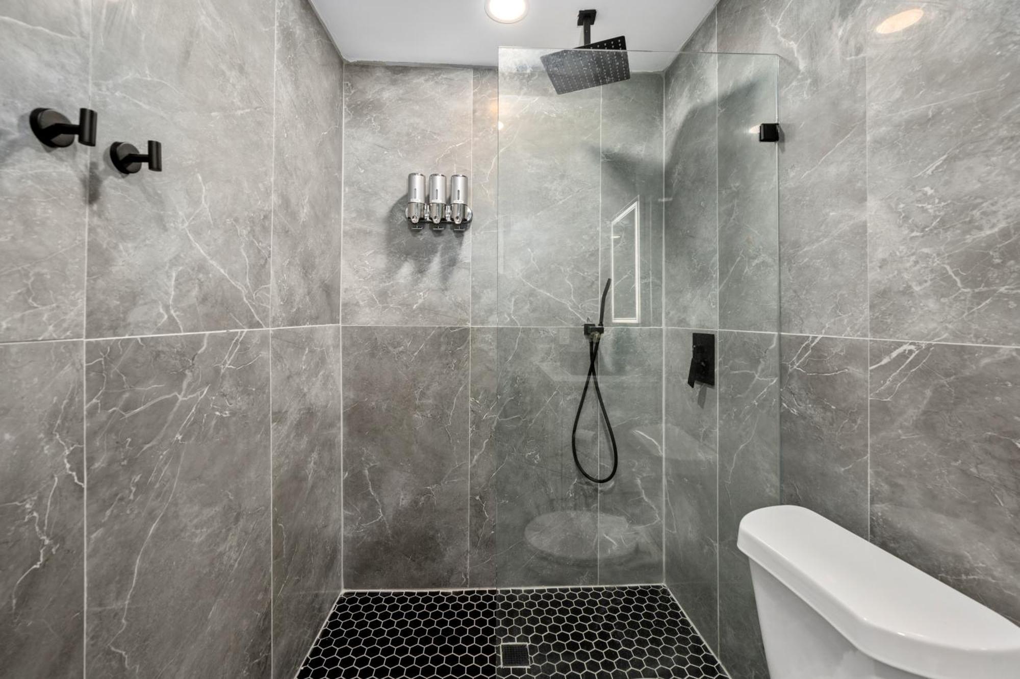 Charming 1br Heights With Pool And Free Park Houston