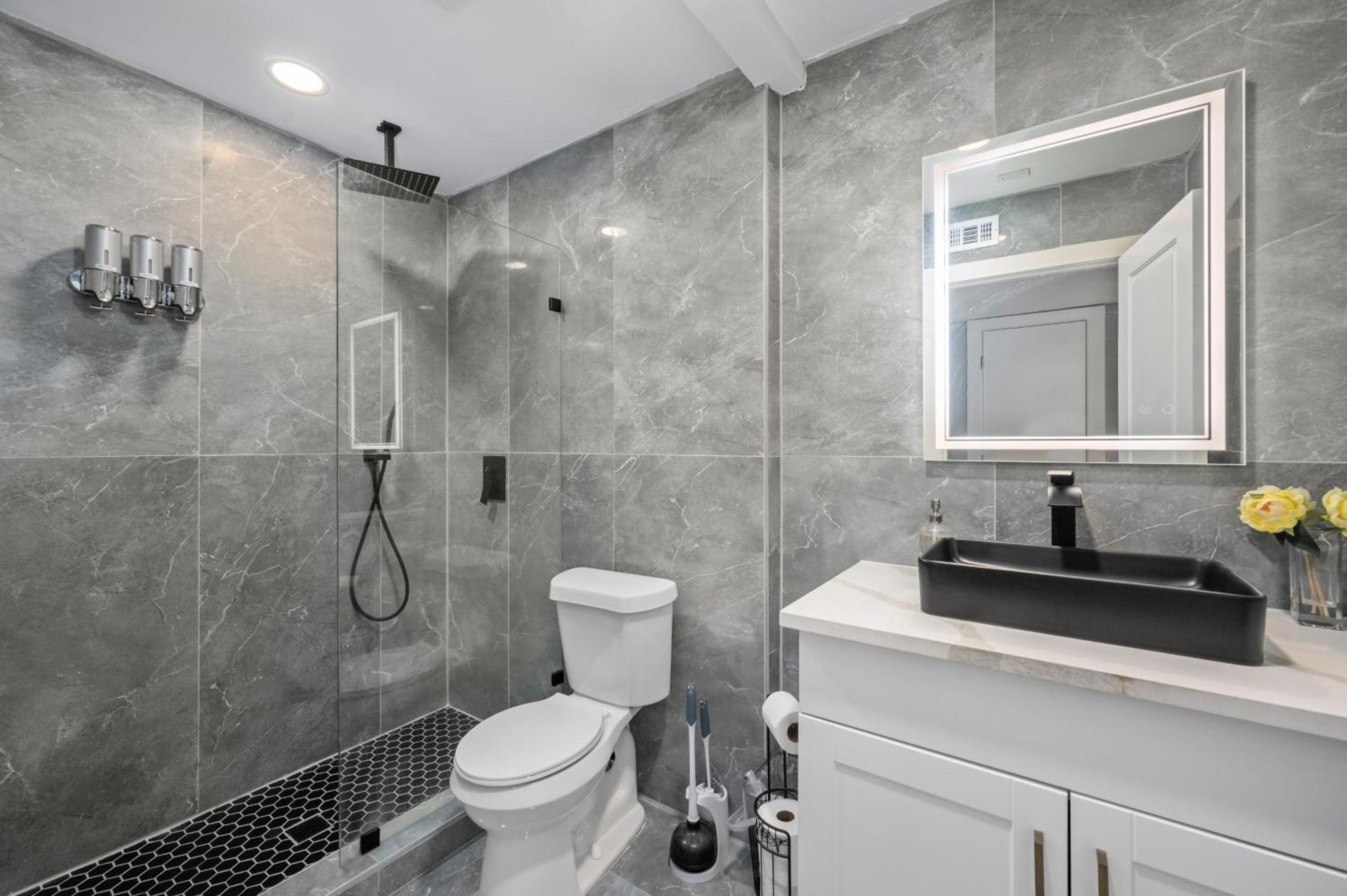 Apartment Charming 1br Heights With Pool And Free Park *