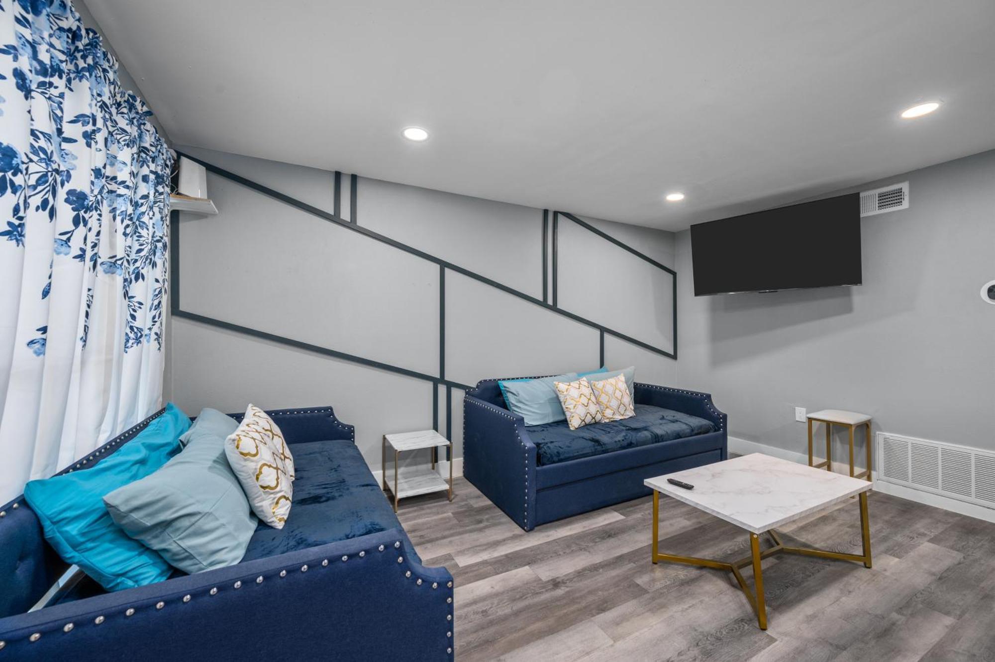 Apartment Charming 1br Heights With Pool And Free Park