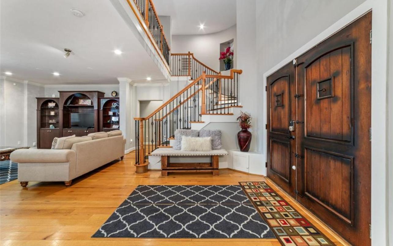 Luxuria Mini-mansion Near Downtown Holiday home *